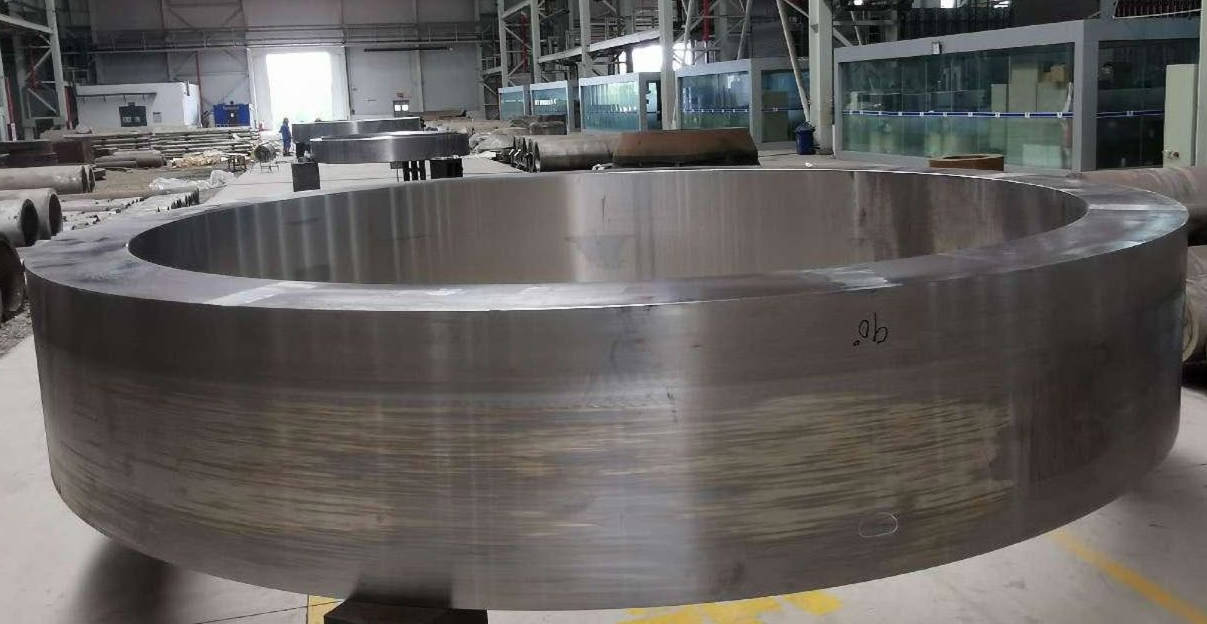 [Image: 工厂内等待发货的大型环件]